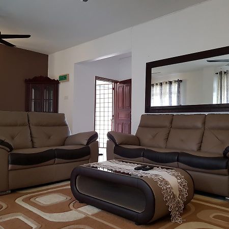Anjung Homestay Sepang Eksteriør billede